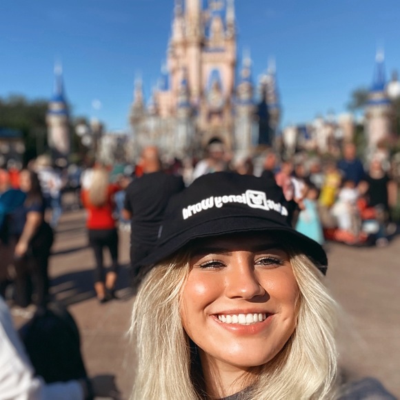 Meet your Posher, Jenna - Picture 1 of 1